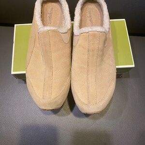 Easy Spirit Beige  women’s Loafers with White Trim